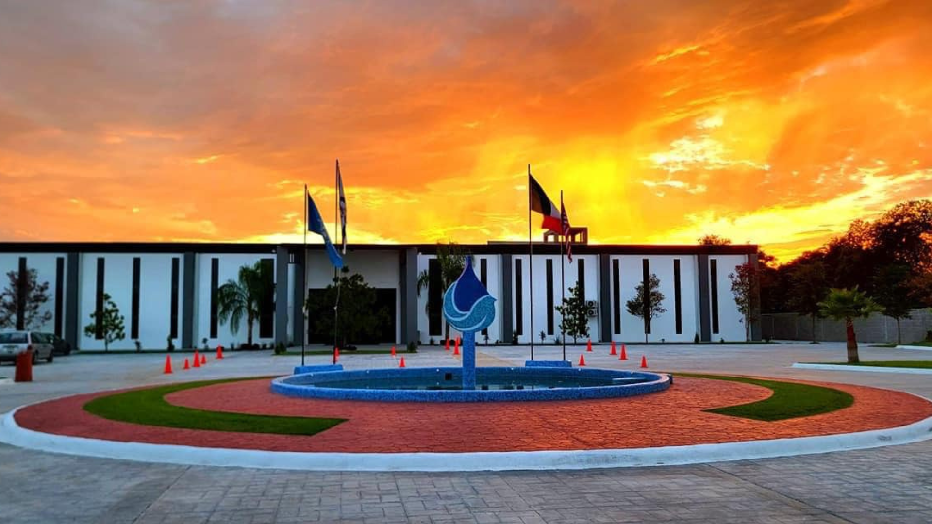 Edificio de la iglesia Ríos de Aceite al atardecer